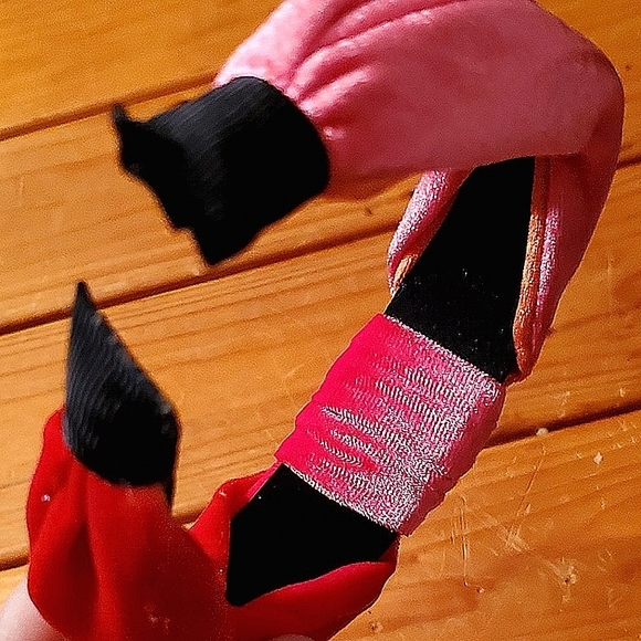 Choice of 3 elastic velvet headbands in 2 different styles & 3 colors. - Picture 6 of 10